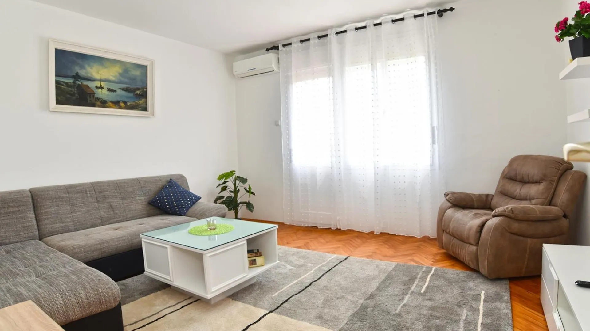 Apartment Davor 2330 Pula