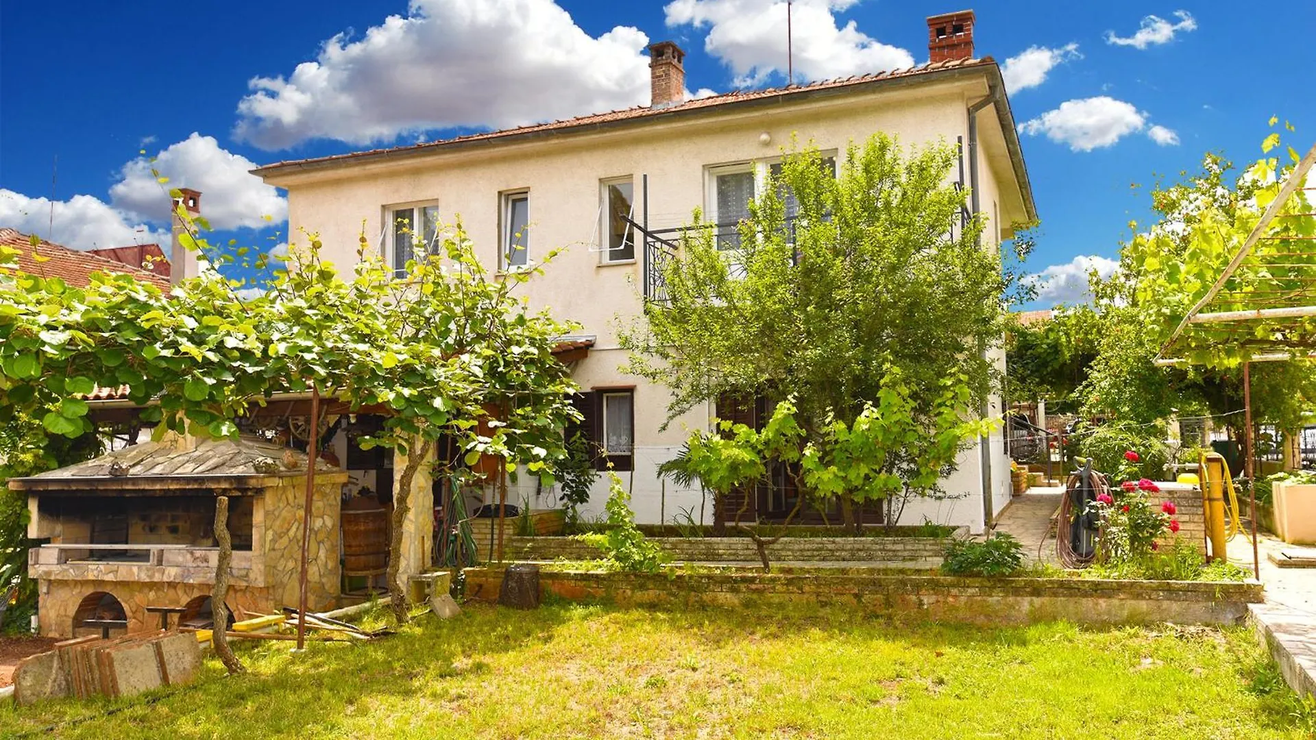 Apartment Davor 2330 Pula 0*,